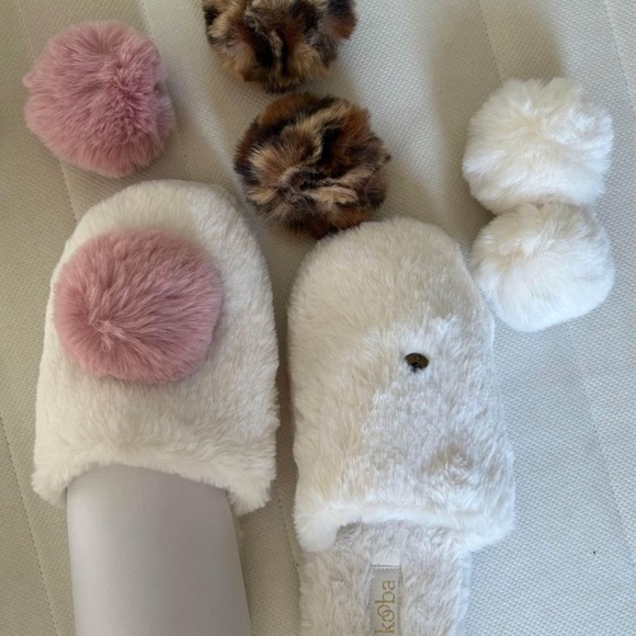 Slipper and Hat Gift Set - Picture 4 of 6